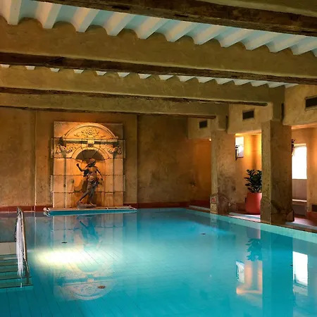 Corneli Residences - Chateau St Gerlach アパート *