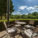 Corneli Residences - Chateau St Gerlach