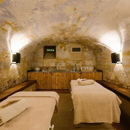 Corneli Residences - Chateau St Gerlach 4*