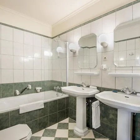 Corneli Residences - Chateau St Gerlach *